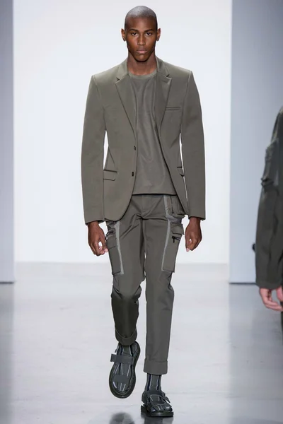 Look 18